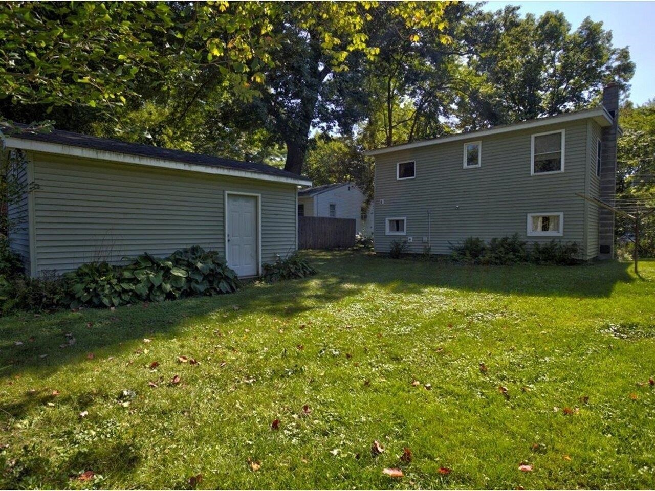 215 Broadlake Road Colchester, VT 05446 - Photo 8 of 26 Gallery Image 8