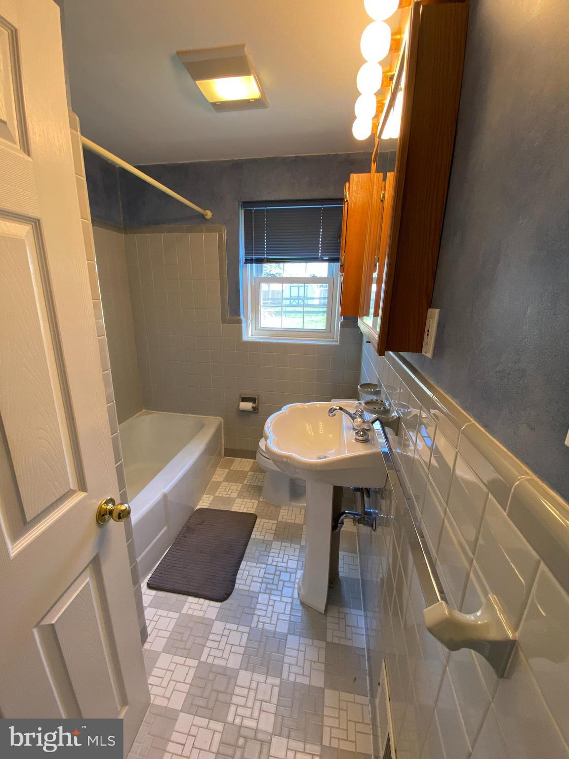 1022 Sparrow Road Norristown, PA 19403 - Photo 18 of 35 Hall Bath