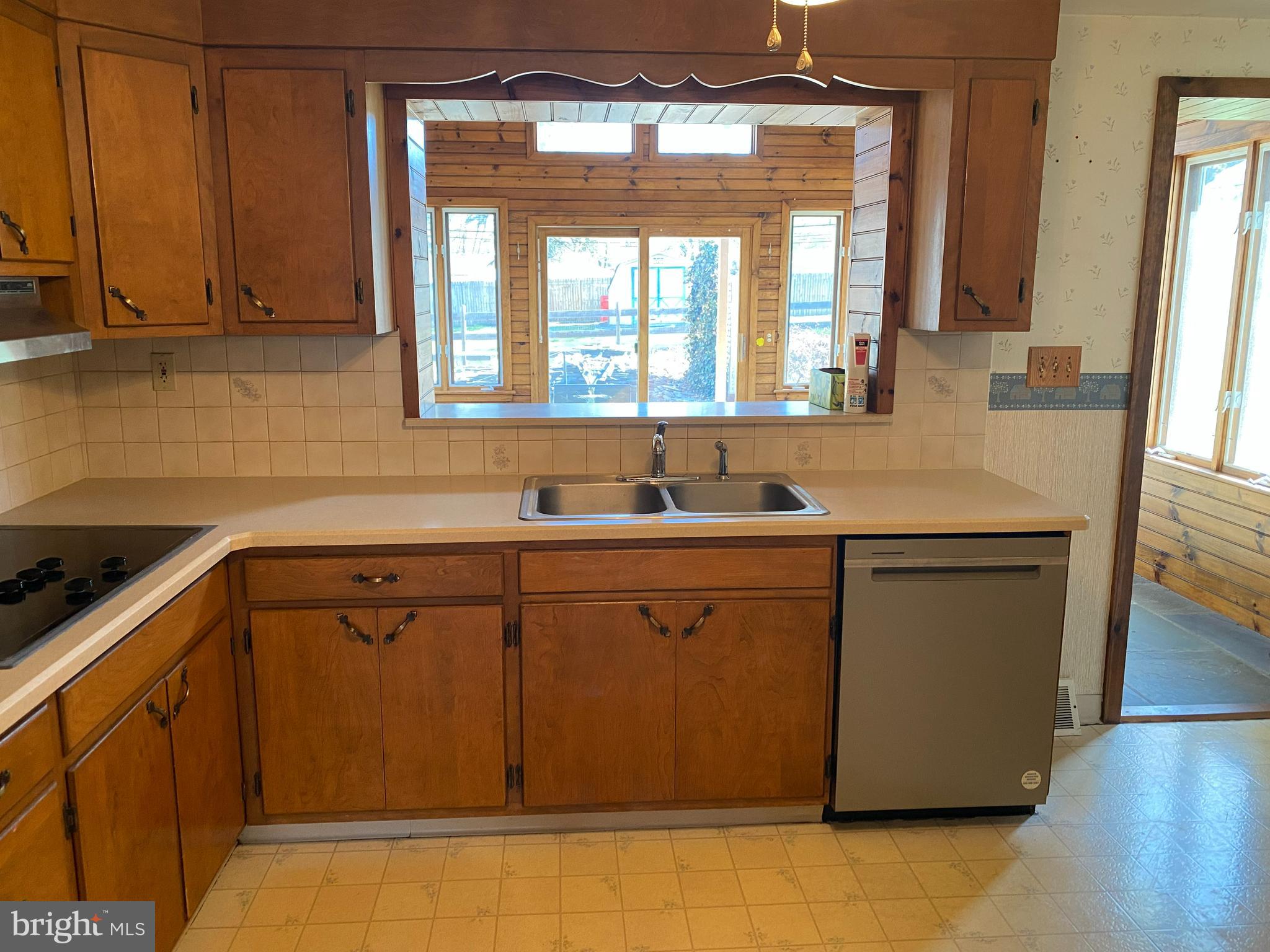1022 Sparrow Road Norristown, PA 19403 - Photo 8 of 35 Gallery Image 8