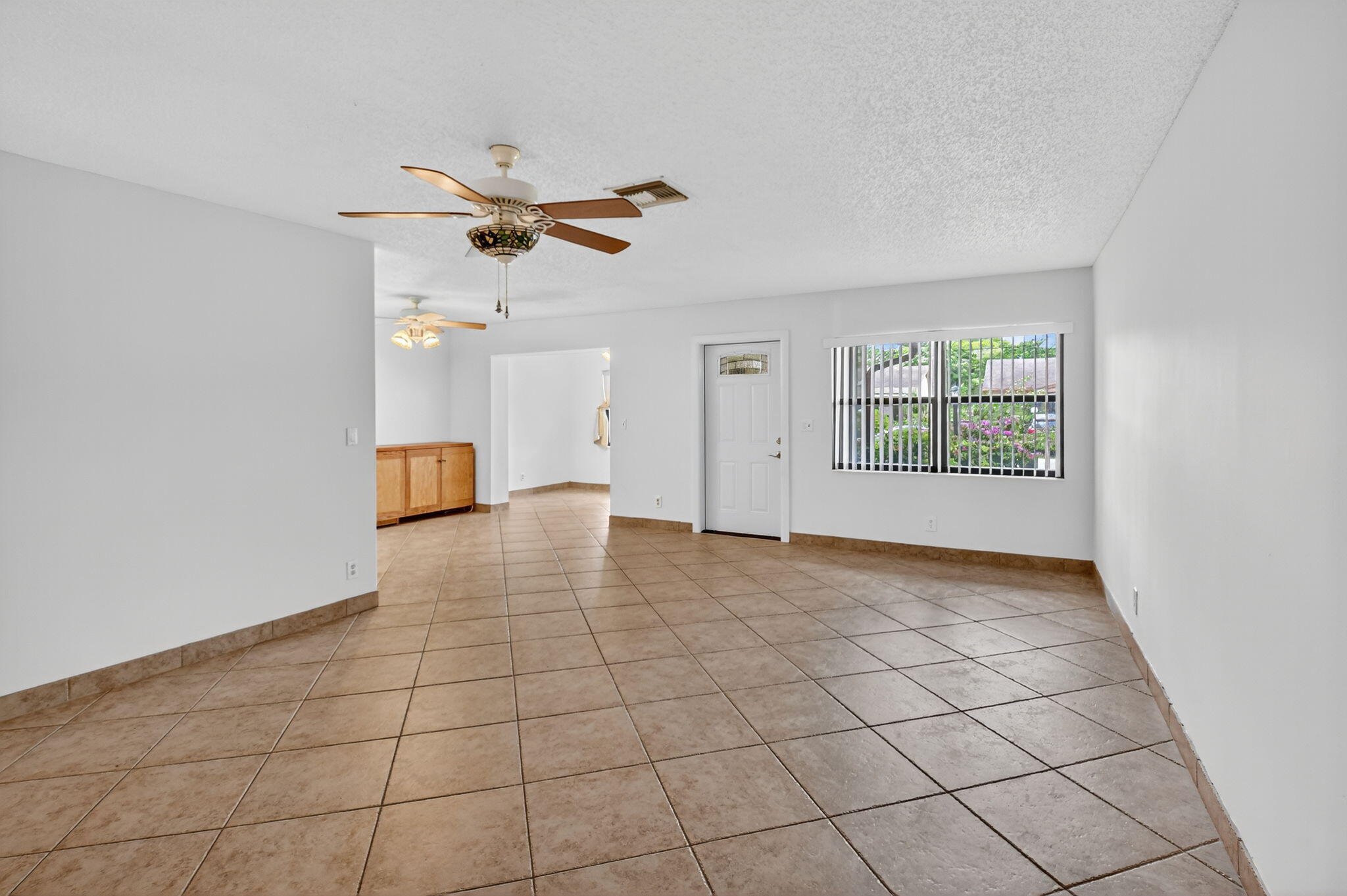 5775 Wanda Lane Delray Beach, FL 33484 - Photo 5 of 67 7-web-or-mls-DSC_4387