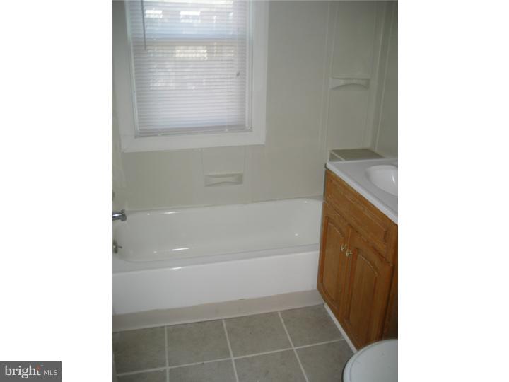 3084 South Congress Road Camden, NJ 08104 - Photo 15 of 18 Bathroom