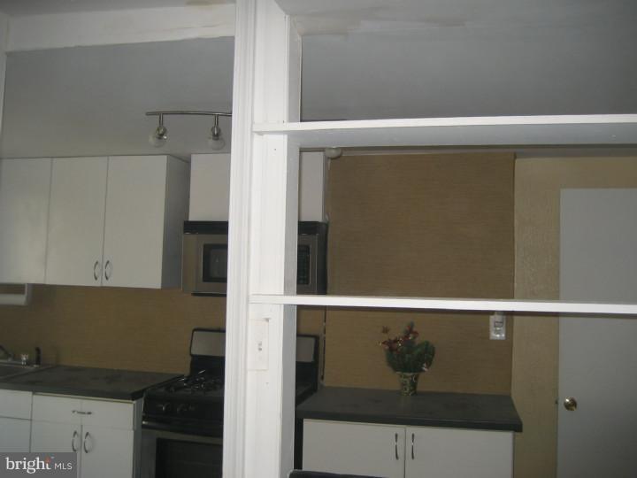 3084 South Congress Road Camden, NJ 08104 - Photo 8 of 18 Kitchen