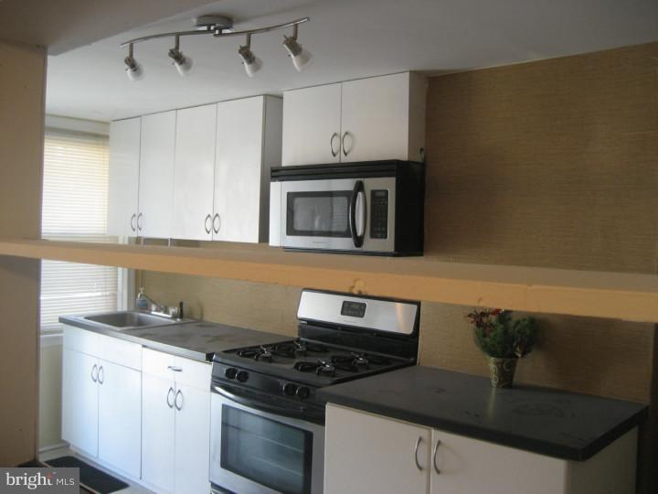 3084 South Congress Road Camden, NJ 08104 - Photo 9 of 18 Kitchen