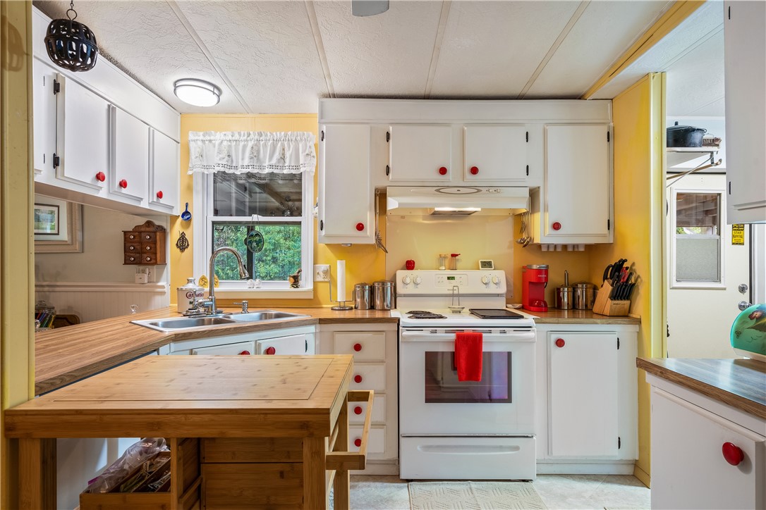 5660 Cypress Drive Yeehaw Junction, FL 34972 - Photo 10 of 36 a kitchen with stainless steel appliances cabinets and a table