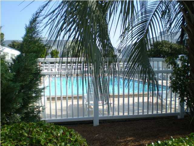 101 Old Ferry Road, Unit 8A Shalimar, FL 32579 - Photo 20 of 22 a view of a backyard