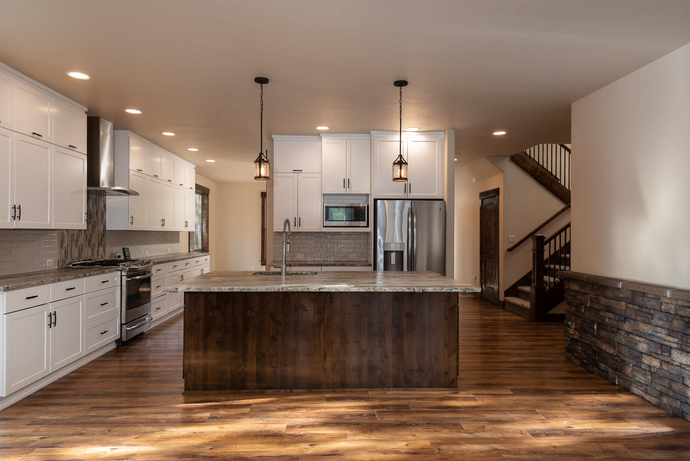 17055 Fontana Road Bend, OR 97707 - Photo 6 of 25 Kitchen Entry