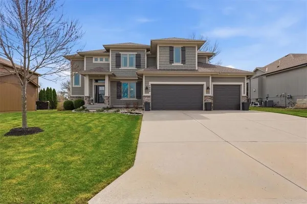 $649,900 | 1009 Southwest Drake Circle, Lee's Summit, MO 64082