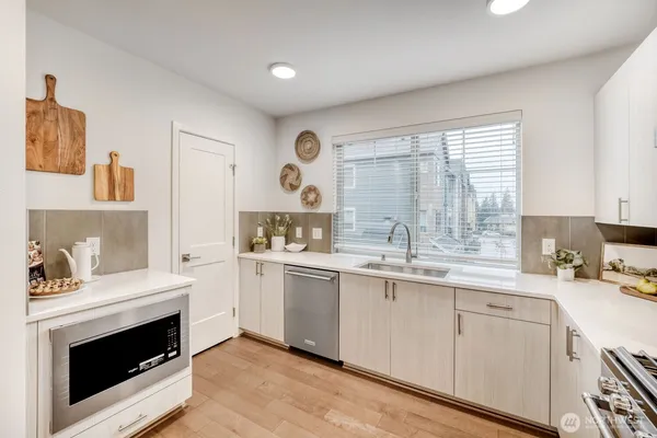$1,129,500 | 1480 157th Court Northeast, Bellevue, WA 98008