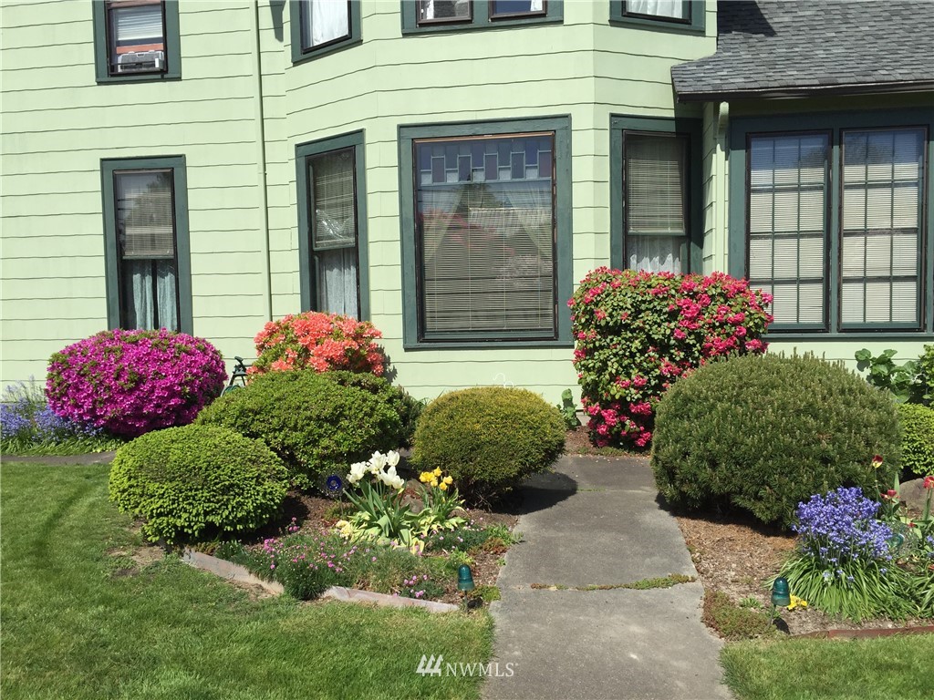 403 Ave D Snohomish, WA 98290 - Photo 2 of 40