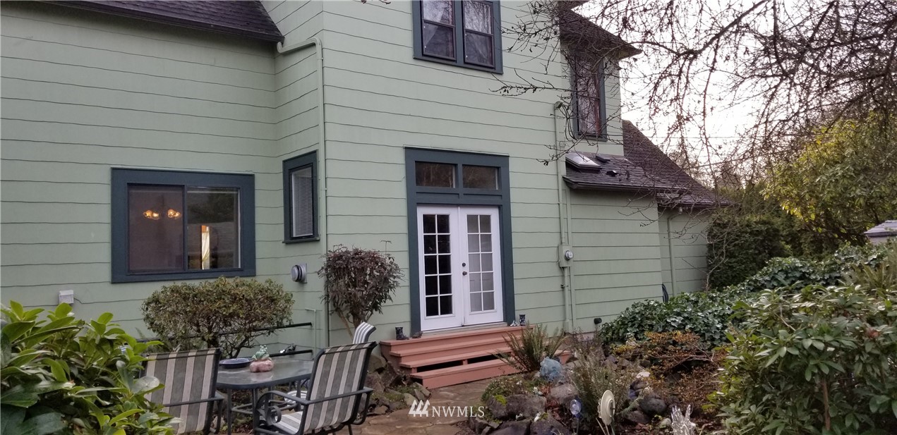 403 Ave D Snohomish, WA 98290 - Photo 8 of 40