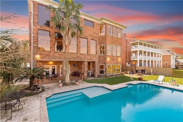 $995,000 | 28 Mesa Street, Kenner, LA 70065