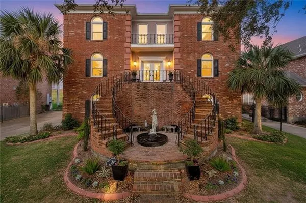$988,000 | 28 Mesa Street, Kenner, LA 70065