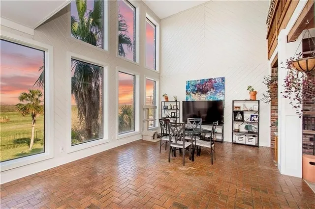 $995,000 | 28 Mesa Street, Kenner, LA 70065