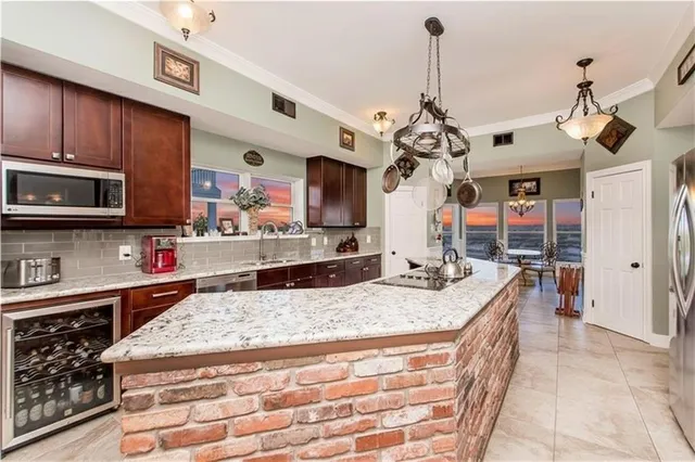 $995,000 | 28 Mesa Street, Kenner, LA 70065