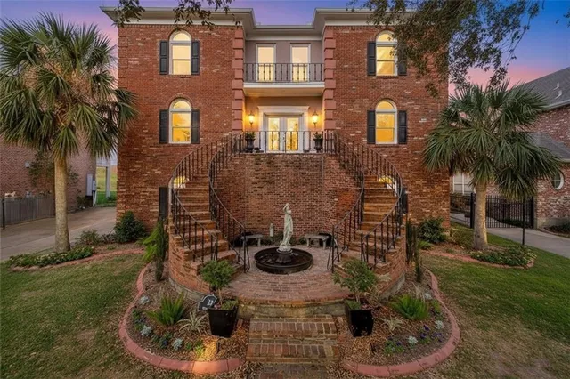 $995,000 | 28 Mesa Street, Kenner, LA 70065