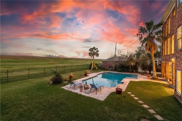 $995,000 | 28 Mesa Street, Kenner, LA 70065