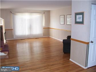 10829 Harrow Road Philadelphia, PA 19154 - Photo 3 of 12
