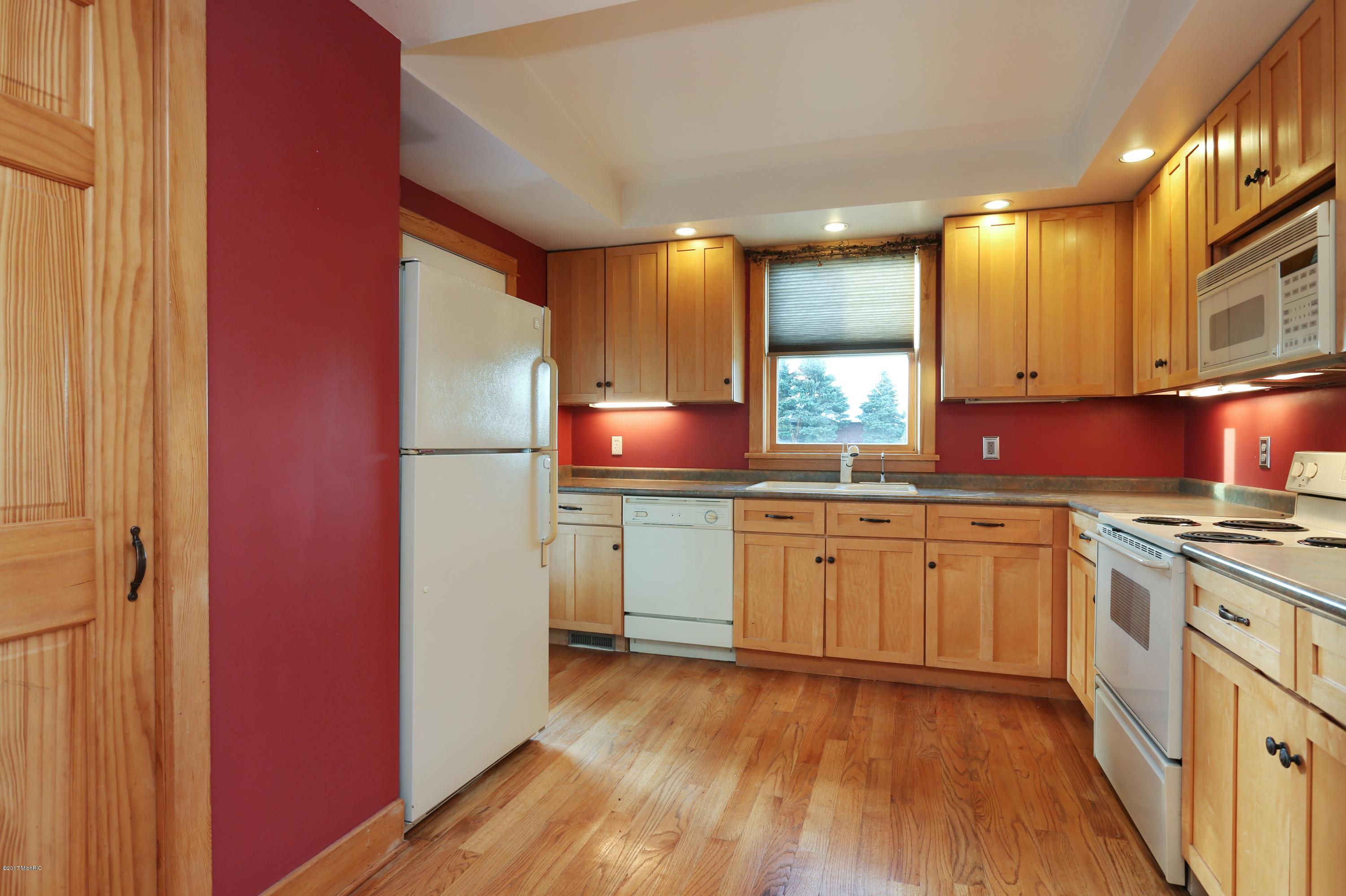 15566 Holden Road Galien, MI 49113 - Photo 3 of 15 03_15566HoldenRd_5_Kitchen_HiRes