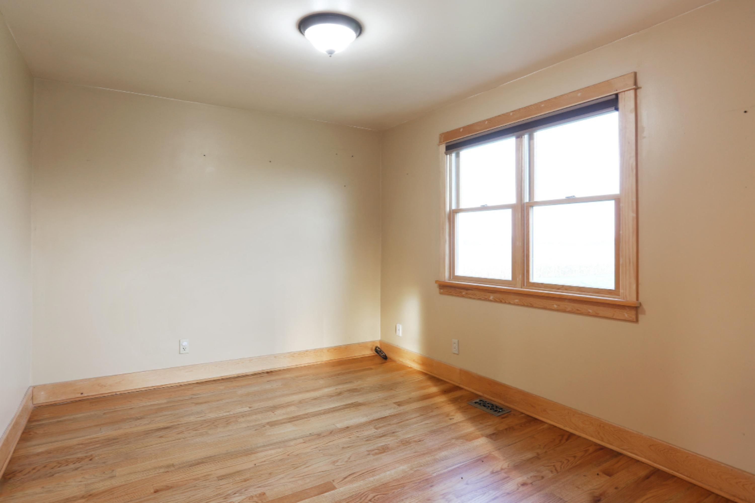 15566 Holden Road Galien, MI 49113 - Photo 8 of 15 10_15566HoldenRd_156_BonusRoom_HiRes