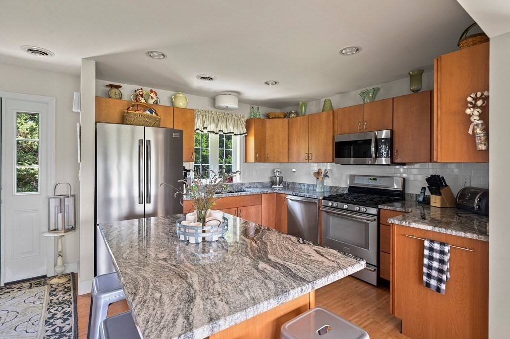 290 Ridge Road Marshfield, MA 02050 - Photo 8 of 41 Gallery Image 8
