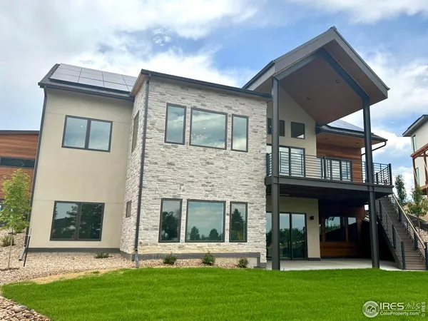 a view of house with a yard