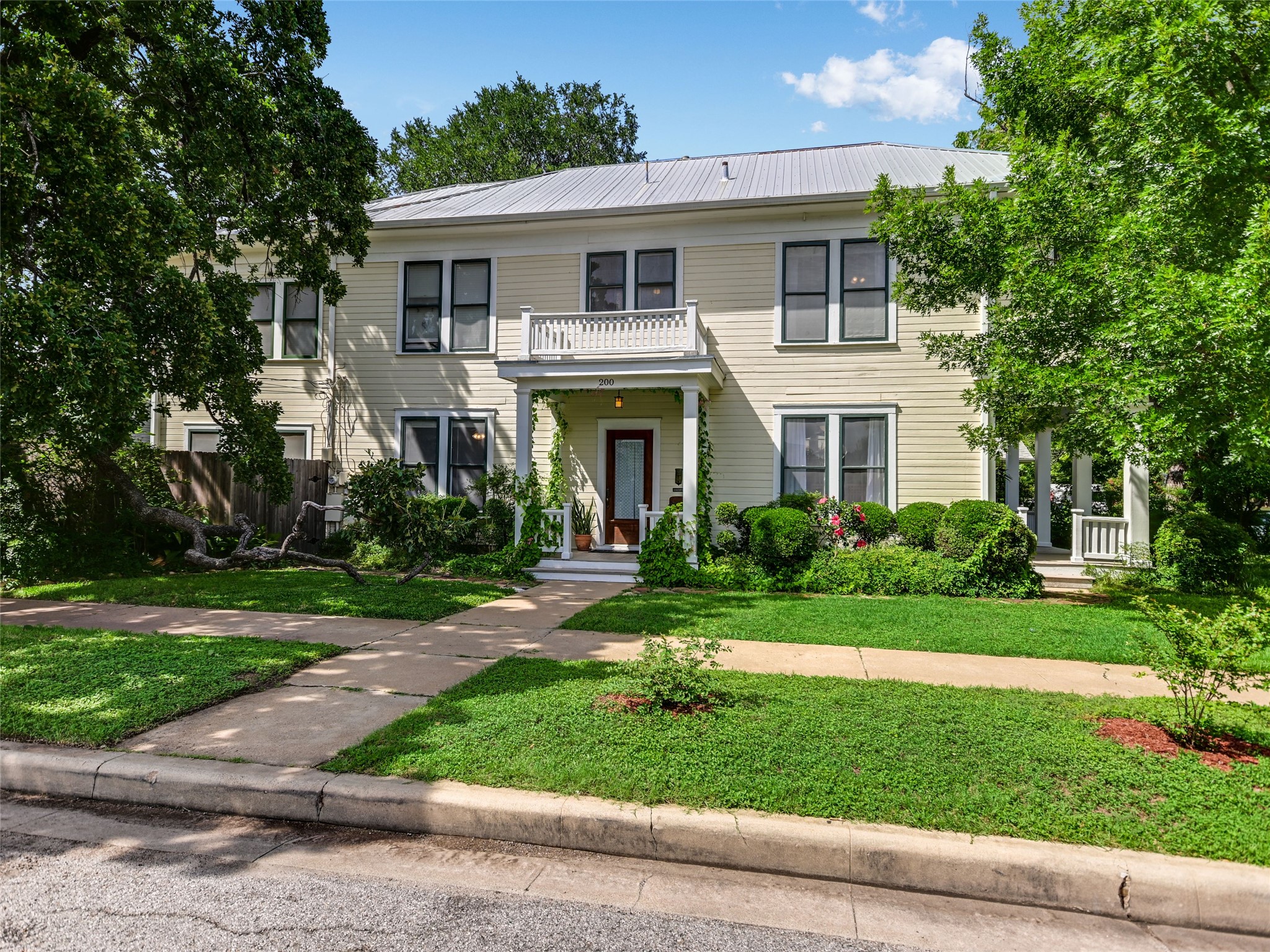 200 West 40th Street Austin, TX 78751 - Photo 2 of 40 1922 Colonial Revival in heart of Hyde Park
