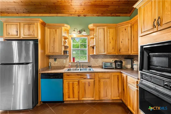 $525,000 | 1125 King Country Road, Gatesville, TX 76528