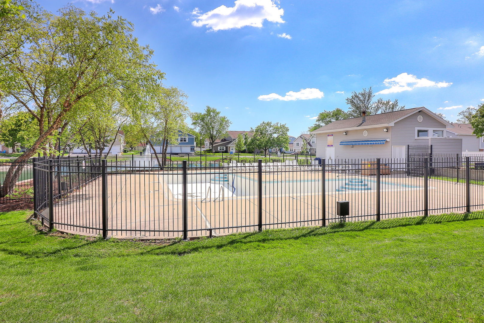 1482 Timber Trail, Unit B Wheaton, IL 60189 - Photo 13 of 20 a view of a garden with a small yard