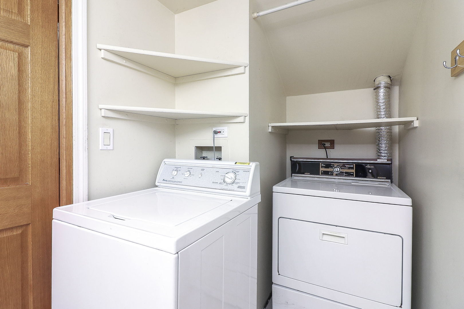 1482 Timber Trail, Unit B Wheaton, IL 60189 - Photo 18 of 20 a utility room with dryer and washer