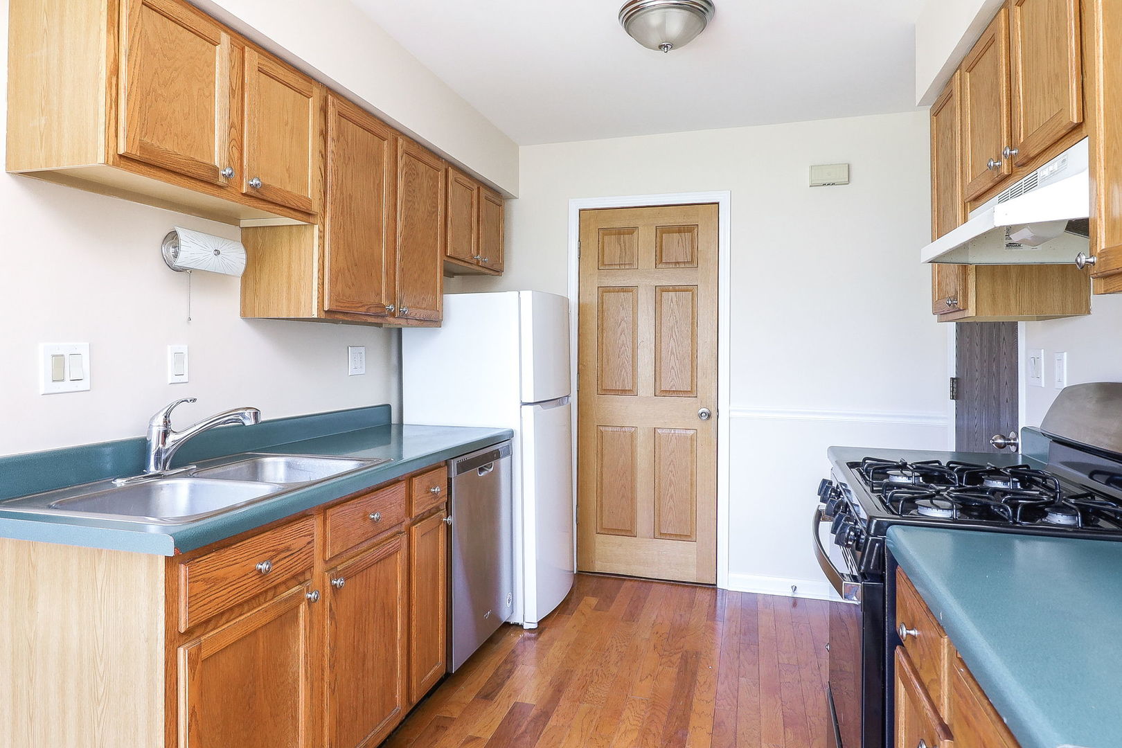 1482 Timber Trail, Unit B Wheaton, IL 60189 - Photo 7 of 20 a kitchen with stainless steel appliances granite countertop a sink stove and refrigerator