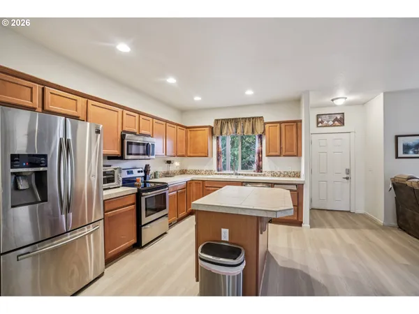 $424,000 | 37834 Sandy Heights Street, Sandy, OR 97055