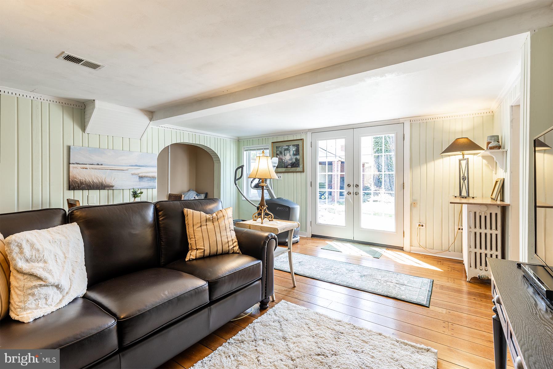 1438 Ridgeway East Arnold, MD 21012 - Photo 24 of 50 a living room with furniture and a large window