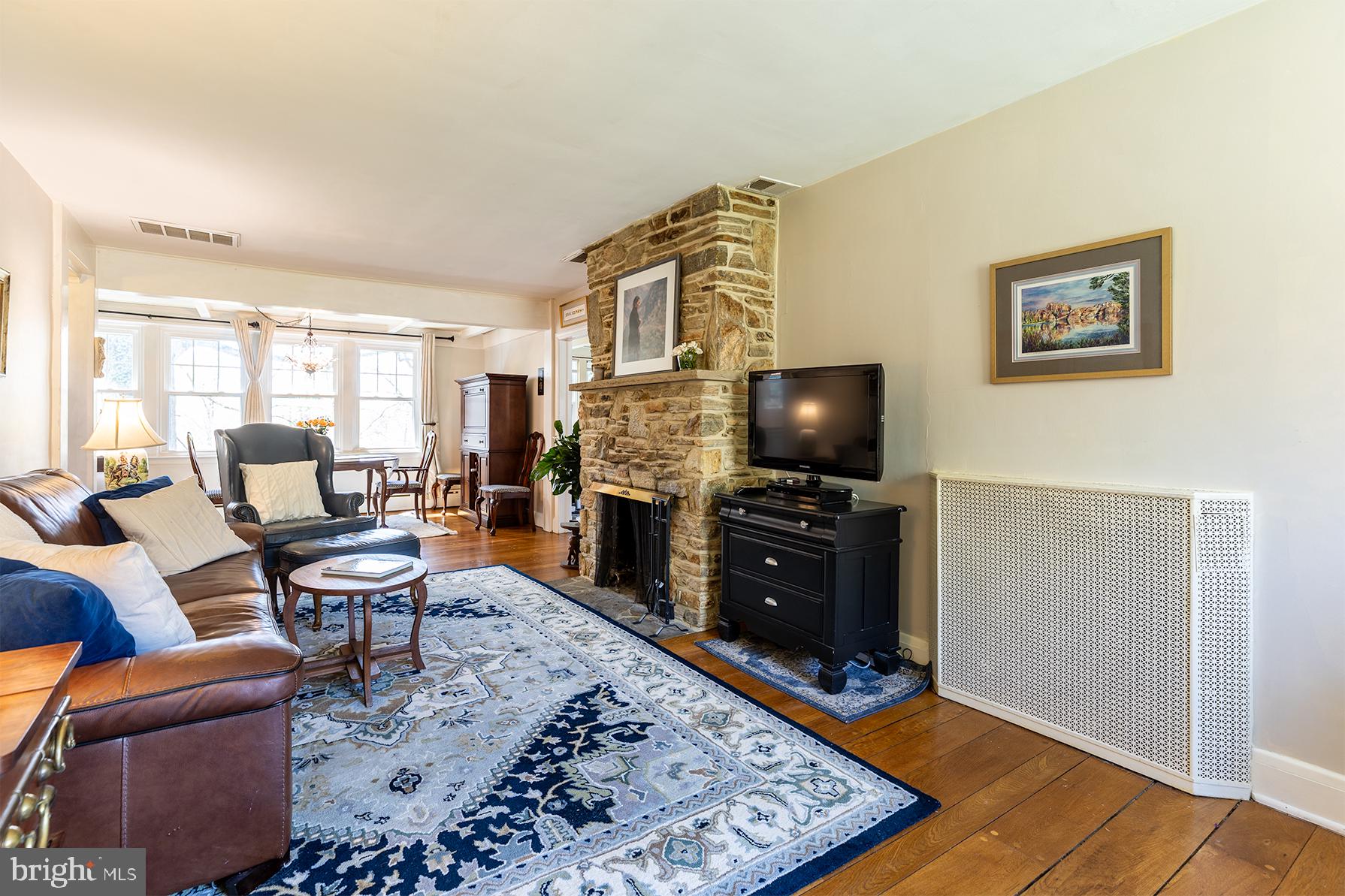 1438 Ridgeway East Arnold, MD 21012 - Photo 4 of 50 a living room with furniture and a flat screen tv
