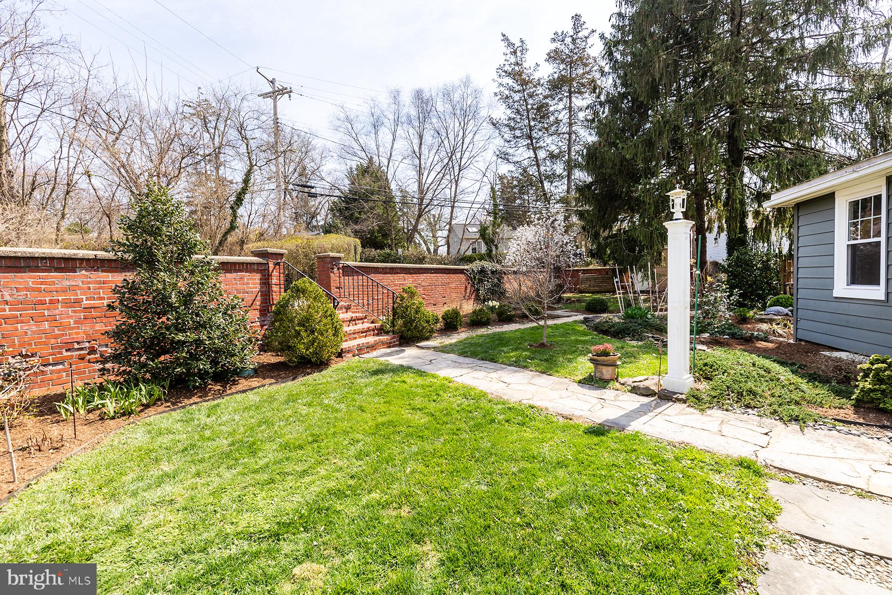 1438 Ridgeway East Arnold, MD 21012 - Photo 5 of 29 Brick wall allowing for privacy