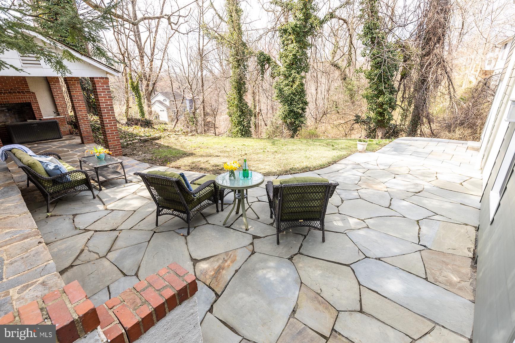 1438 Ridgeway East Arnold, MD 21012 - Photo 10 of 29 Spacious entertaining areas in the back