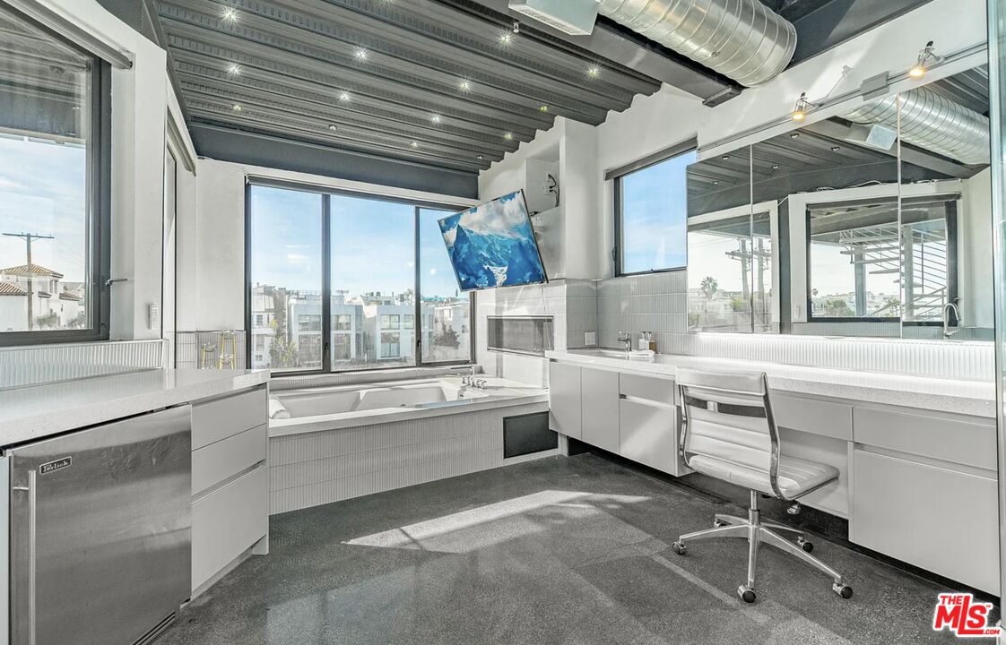 5115 Vía Donte Marina del Rey, CA 90292 - Photo 26 of 39