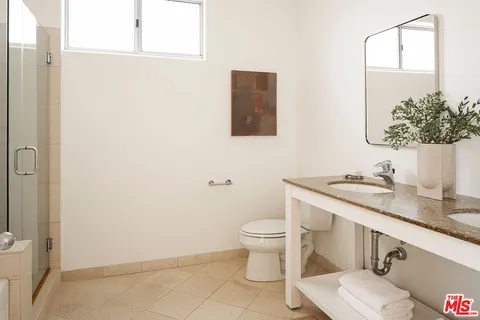 $995,000 | 4434 Moorpark Way, Unit 104, Toluca Lake, CA 91602