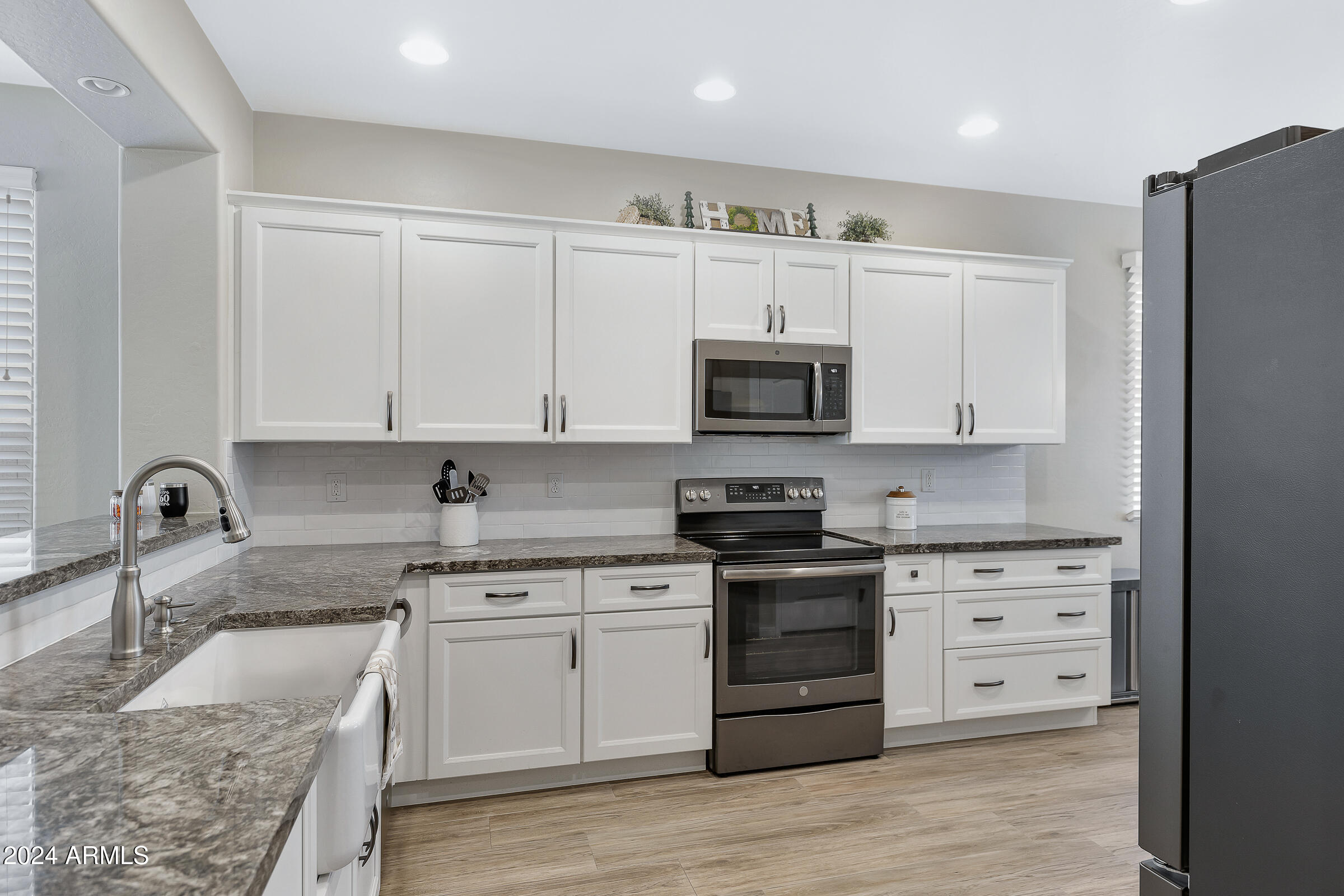 4741 East Timberline Road Gilbert, AZ 85297 - Photo 6 of 44 a view of a kitchen with electric appliances