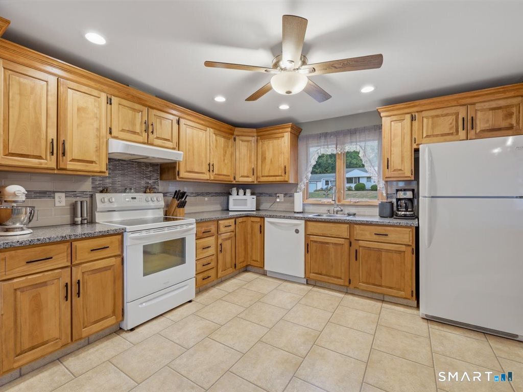 12 Wooding Road Wallingford, CT 06492 - Photo 7 of 40