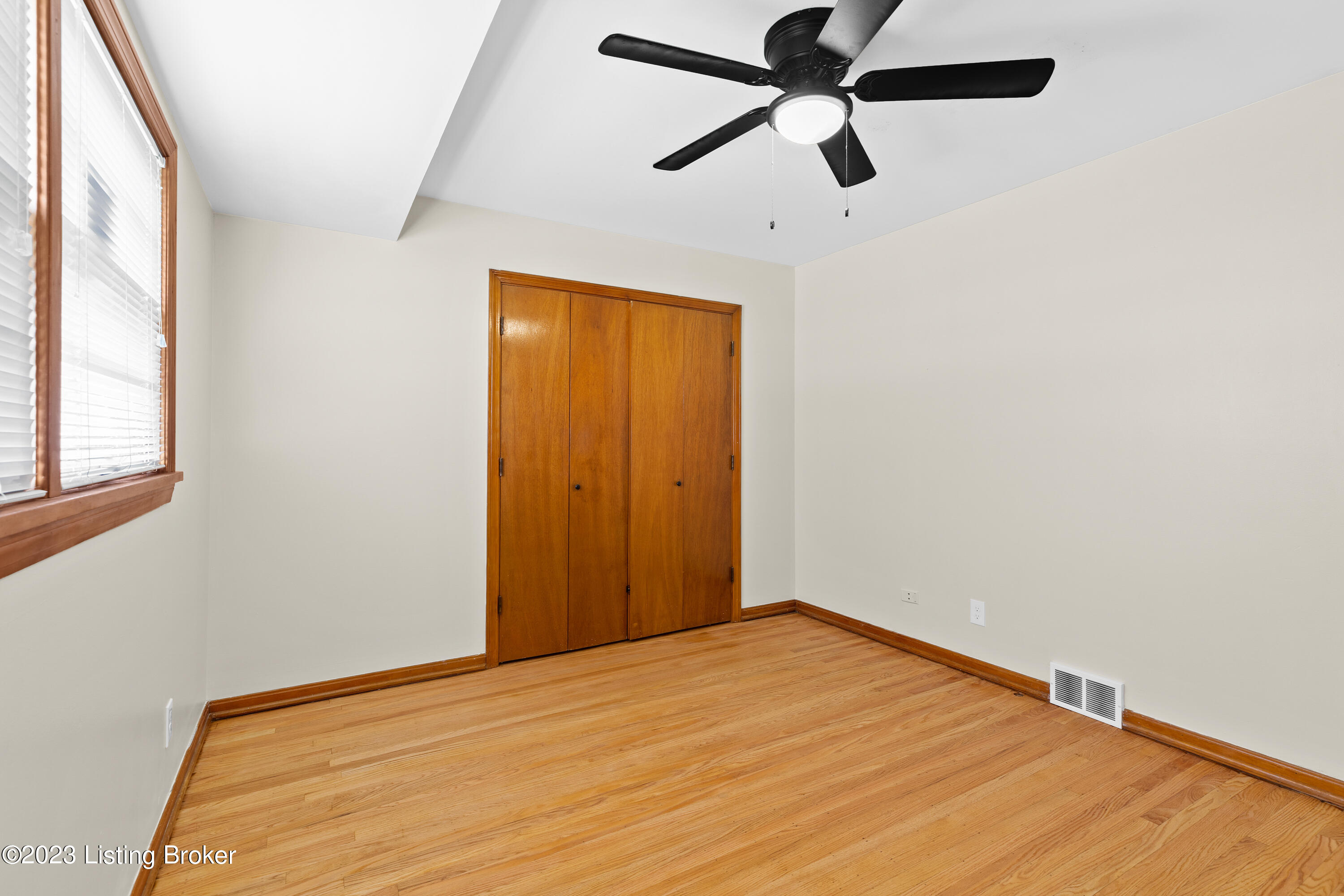 10814 Marcitis Road Louisville, KY 40272 - Photo 13 of 21 10814 Marcitis Rd-19