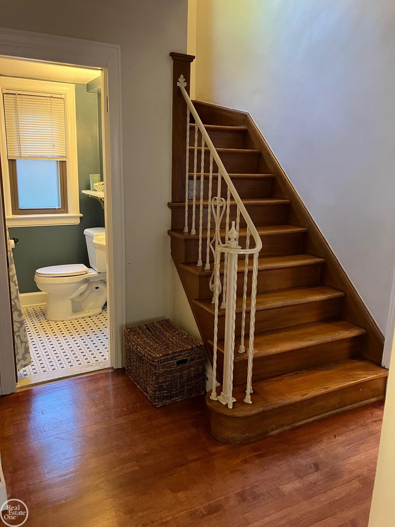 305 Kerby Road Grosse Pointe, MI 48236 - Photo 6 of 40 50086215-5.JPG