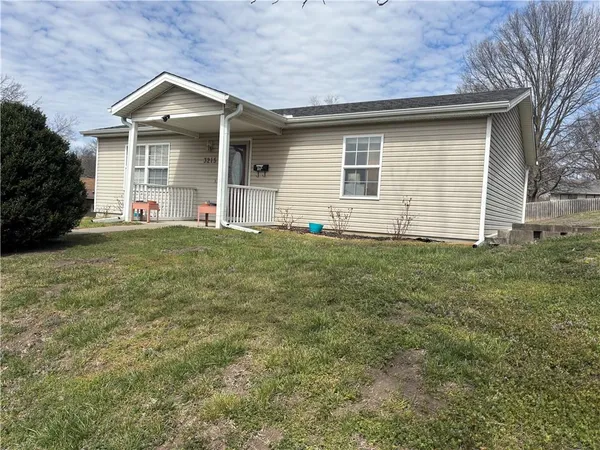 $159,900 | 3215 Locust Street, St. Joseph, MO 64501