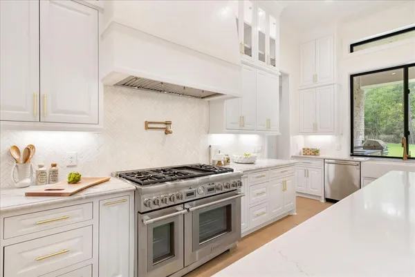 $1,899,990 | 26041 Crown Ranch Boulevard, Montgomery, TX 77316