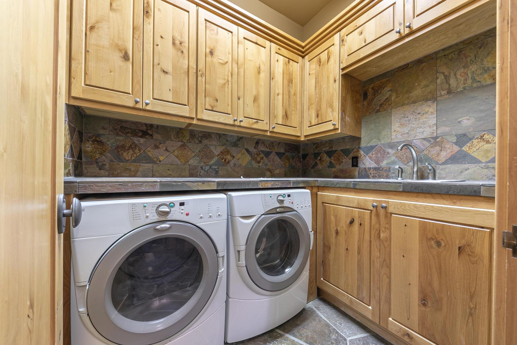 1768 Grouse Ridge Road Truckee, CA 96161 - Photo 24 of 28 a utility room with dryer and washer