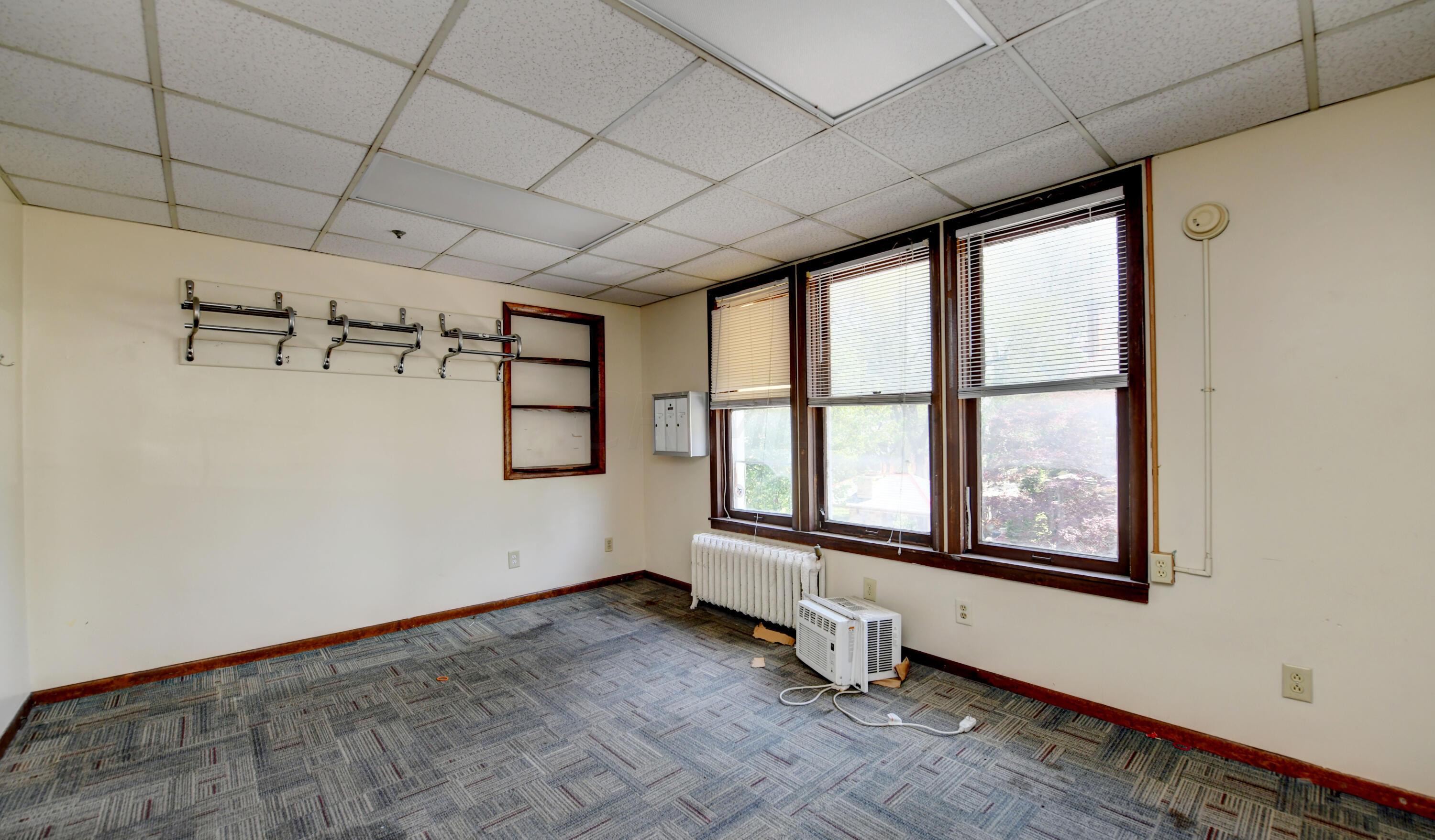 868 Bryden Road Columbus, OH 43205 - Photo 23 of 47 Second Floor Living Space (4)