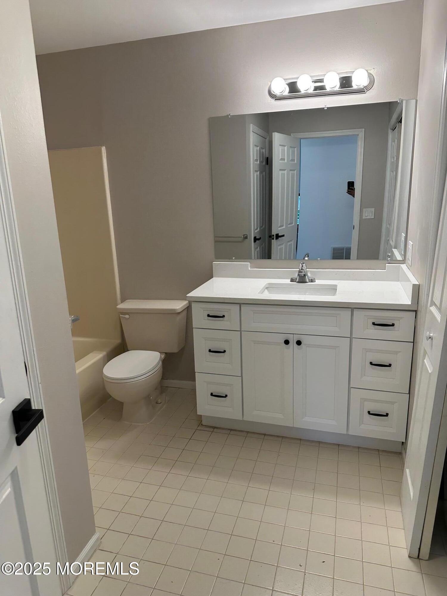 1508 Alpine Trail, Unit 1508 Neptune Township, NJ 07753 - Photo 18 of 35 Pic 40 - Full Bathroom