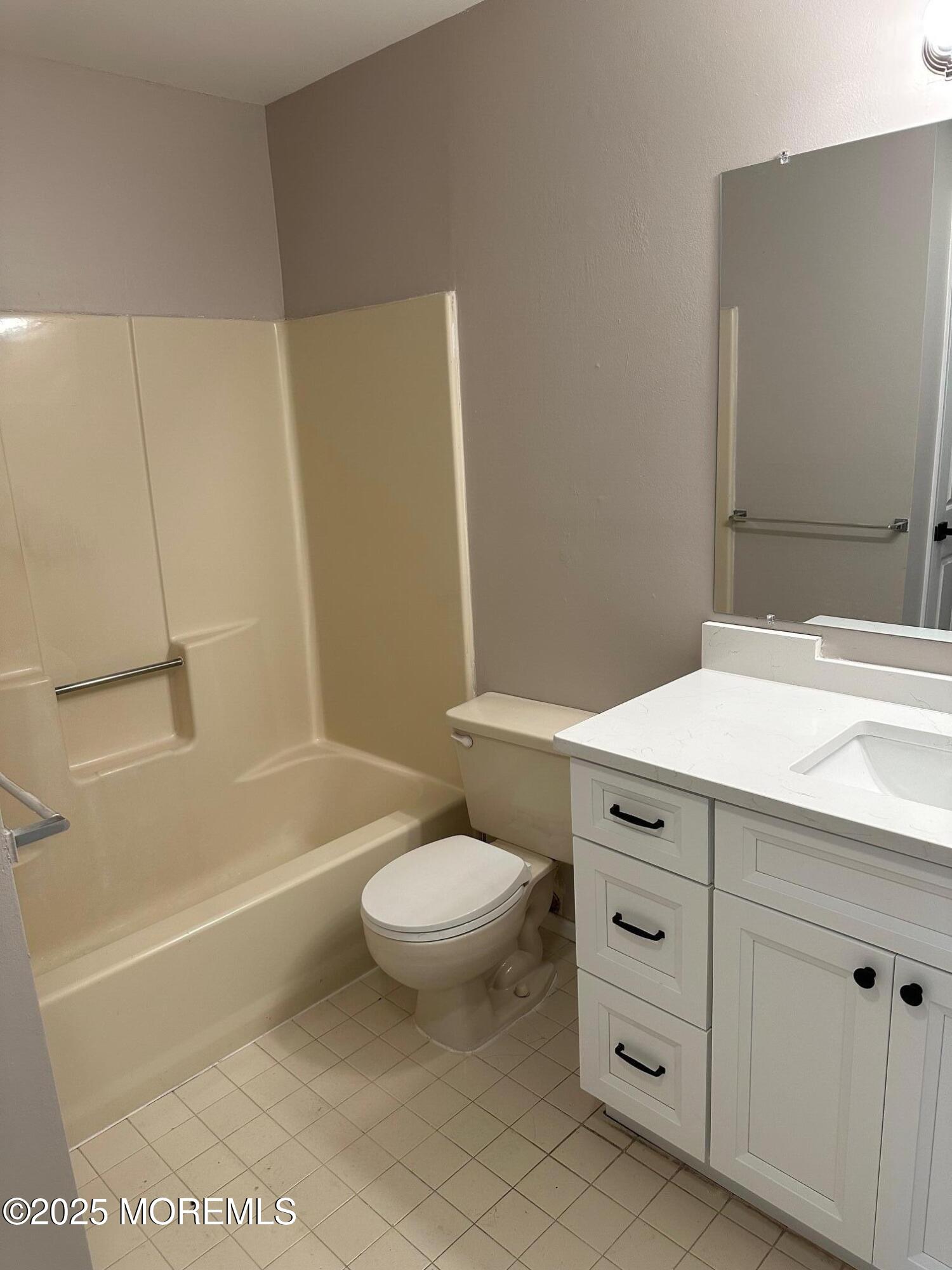 1508 Alpine Trail, Unit 1508 Neptune Township, NJ 07753 - Photo 19 of 35 Pic 42 - Full Bathroom