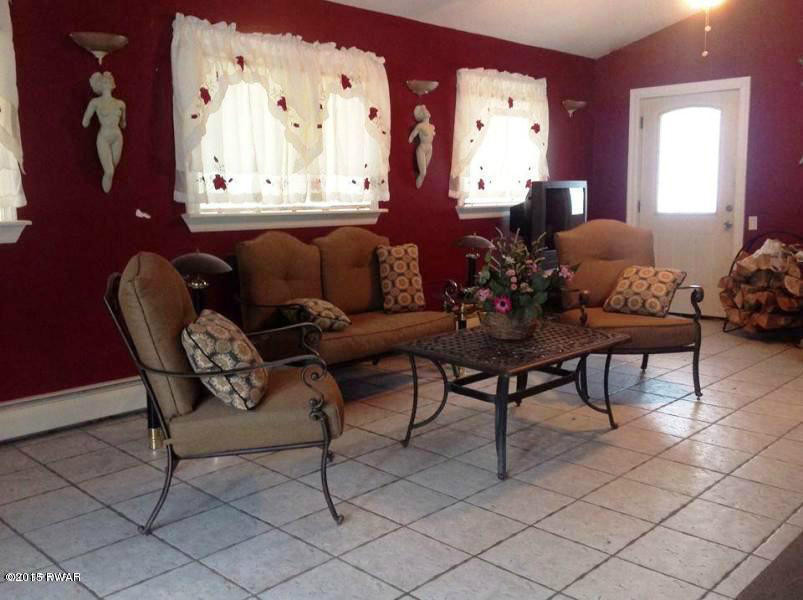 139 Rt 590 Greeley, PA 18425 - Photo 14 of 54