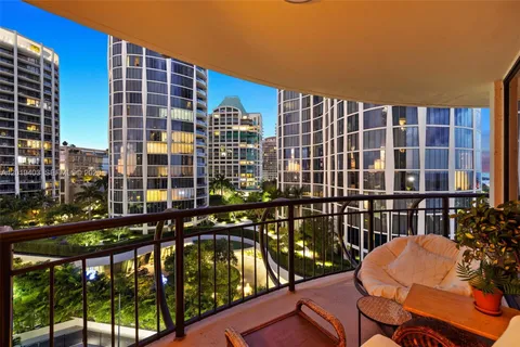 $1,750,000 | 2843 South Bayshore Drive, Unit 11F, Miami, FL 33133