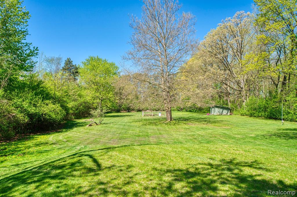 28615 Rollcrest Road Farmington Hills, MI 48334 - Photo 5 of 24